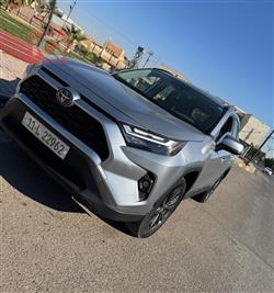 تۆیۆتا ڕاڤ 4